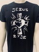 koszulka chrześcijańska z nadrukiem krzyża i napisem Jezus żyje